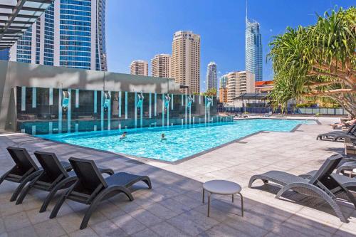 Holiday Holiday Circle On Cavill Apartments - image 5