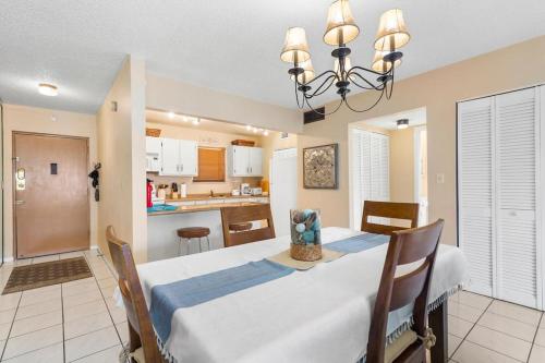 Spacious 1 Bed, 5min walk to the Beach! in Miami Beach, USA