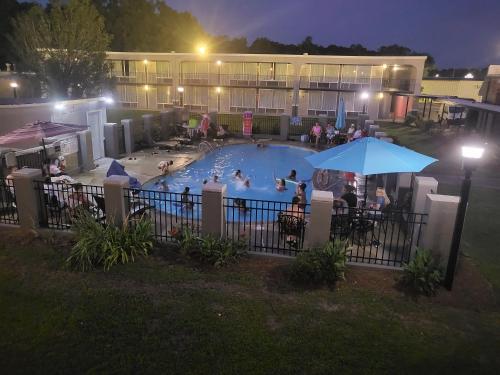 Econo Lodge Andalusia - 수영장