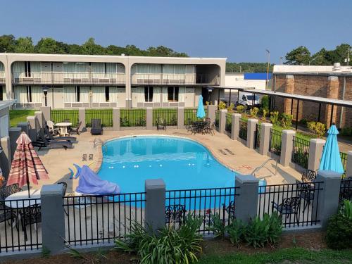 Econo Lodge Andalusia - 수영장