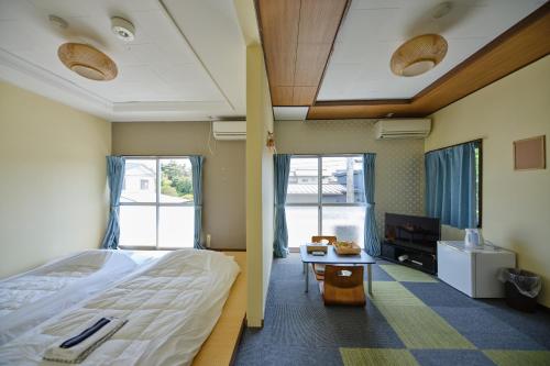 room detail thumbnail 1