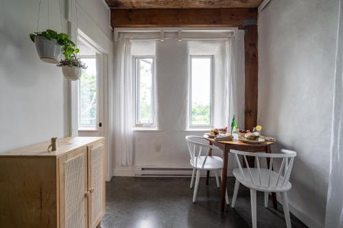 Owl's Nest Suites in Gardenville (ON)