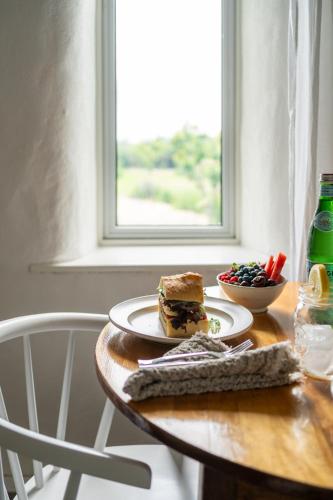 Owl's Nest Suites in Gardenville (ON)