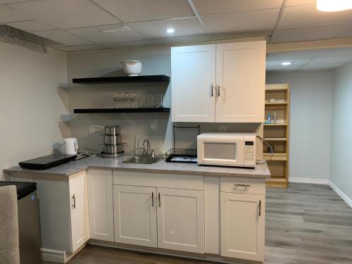 A Bright Specious 1 Bedroom Unit in the Basement - Accommodation - Ottawa