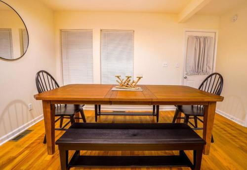 Saratoga Serenity: Charming Rental Nearby Downtown in Saratoga Springs, USA
