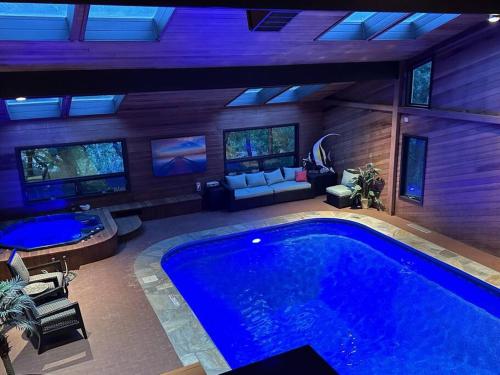 Indoor pool, hot tub, sauna! - Accommodation - Colorado Springs