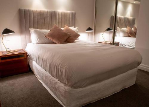 Great Studio Apartment with Balcony Bond1009 Self- Catering - image 3