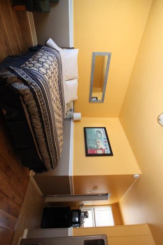 1 queen bed