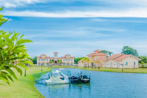 Surrounding environment, Paeporpiang near Ban Phe Market