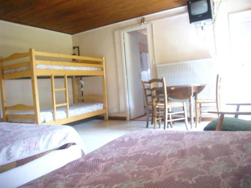 2 double beds, 2 bunk beds