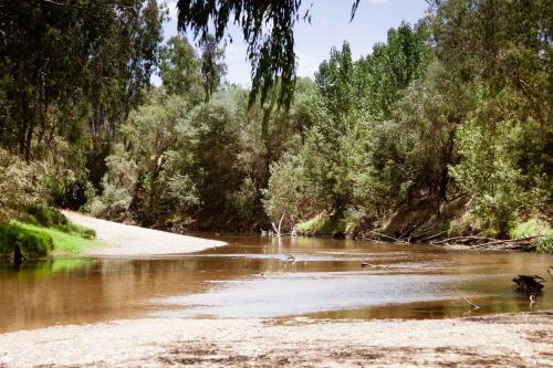 The Glen Farmhouse on Ovens River