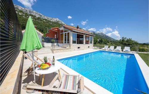  Stunning Home In Dubrava With Sauna, Wifi And Outdoor Swimming Pool, Unterkunft in Dubrava