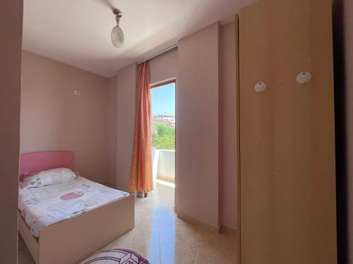 Private Rooms 2 - City & Mountain Views & Free Parking & WiFi, Tirana (Foto 11)
