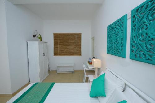 Queen Room image 3