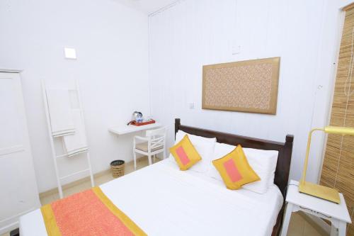Deluxe Double Room image 3