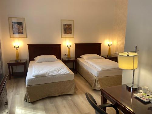 2 twin beds