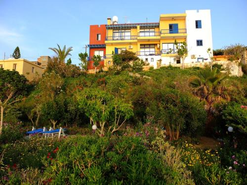 Vista exterior, Mourayio Apartments in Pomos