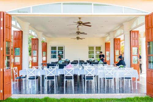 Restaurant, Paeporpiang near Ban Phe Market