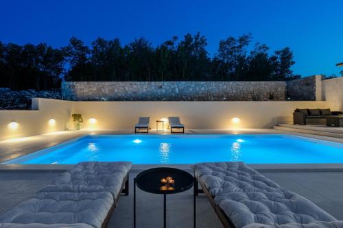 Unique Villa Pietra with heated private pool