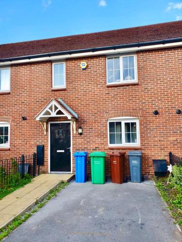 AMILA House Manchester, Modern, Spacious, Sleeps 9 With Parking gîte à louer Dean Lane Railway Station