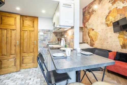 Luxurious Apartments At City Center