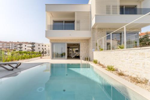Luxury semidetached villa Smokva 1 - near the center and sea - by TRAVELER tourist agency Krk