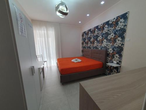 1 king bed, 1 twin bed