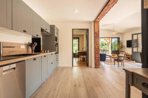 La Longere Bordeaux – Cenac, FL