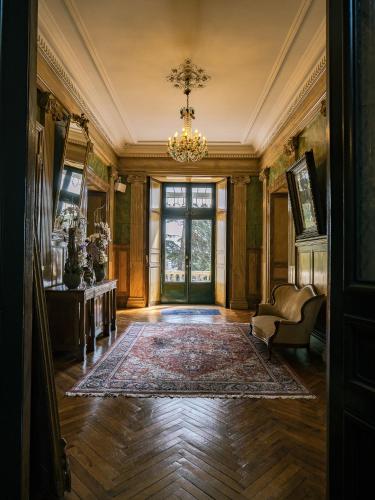 Lobby, Chateau des Orchidees Stay in a French Castle in Saint-Hilaire-Saint-Florent