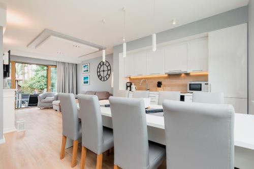 virtuve, Lux Holiday House Posejdon with Parking by Renters Prestige in Kolczewo