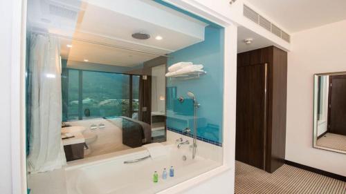 room detail thumbnail 2