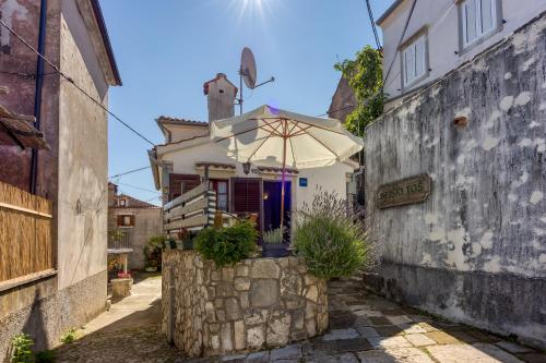 Beli Old Town Apartment - Happy Rentals