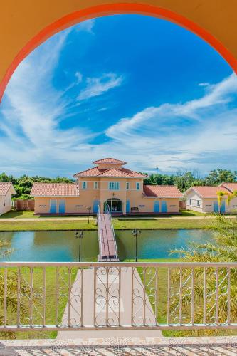 Exterior view, Paeporpiang near Ban Phe Market