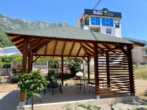 Taman, Relax Apartmani in Sutomore