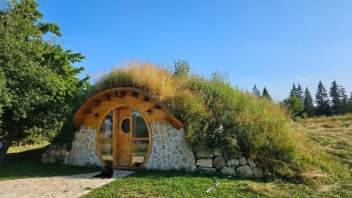 Mountain bungalows and a Hobbit House - Jazavcije Rupe Slivlje