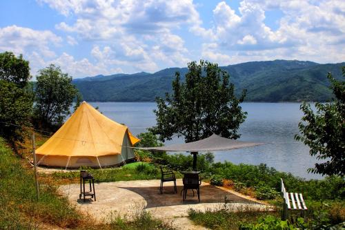 . Lakeview Glamping