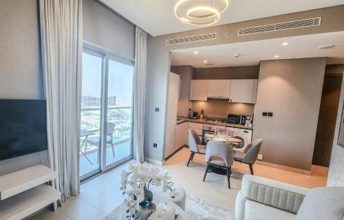 STAY BY LATINEM Luxury 1BR Holiday Home CVR A1410 near Burj Khalifa