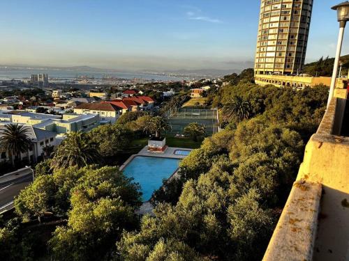 泳池, Sunrise & Sunset City Views near Table Mountain in 維里德荷克