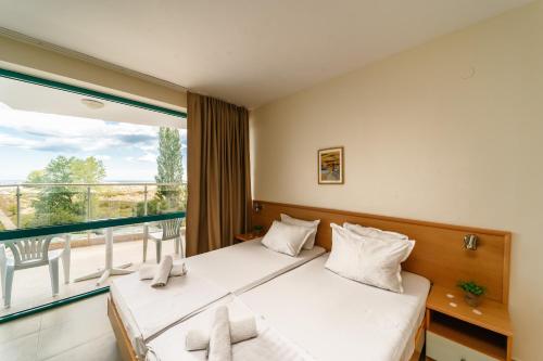 Zimmer mit 2 einzelbetten, balkon