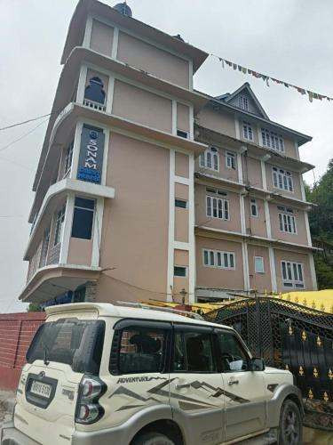 . Vamoose Sonam Guest House Tawang