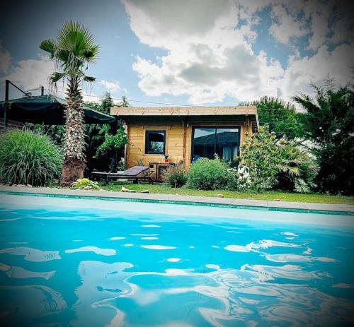 Chalet cosy avec piscine chauffée - Location saisonnière - Beauregard-l'Évêque