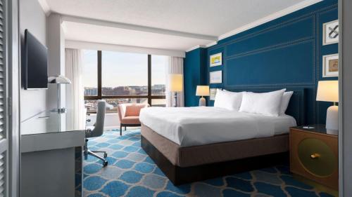 King Room with Dupont View