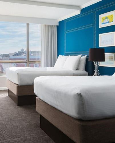 2 double beds