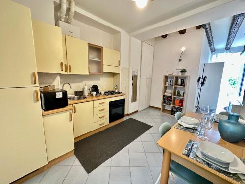 Near Airport - LOFT Università 4 posti letto, Bérgamo (foto 5)
