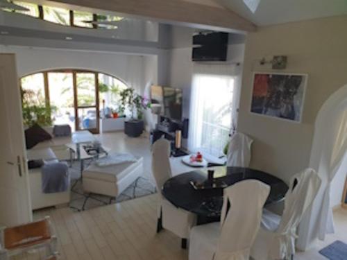 Facilities, Villa Coma in Campusos