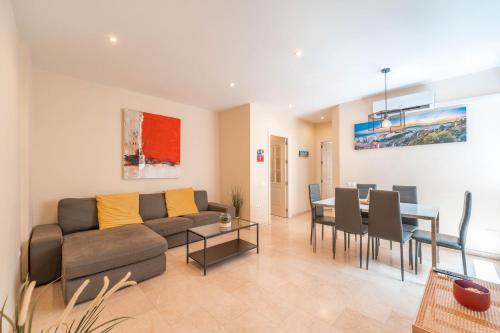Apartamento Premium junto a la Catedral de Malaga - 3 Habitaciones, Ideal para Familias y Grupos, Málaga