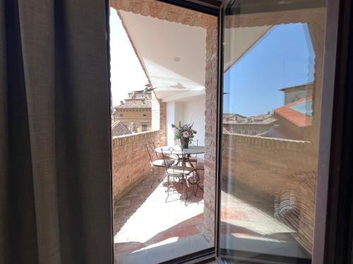 One-Bedroom Apartment image 1