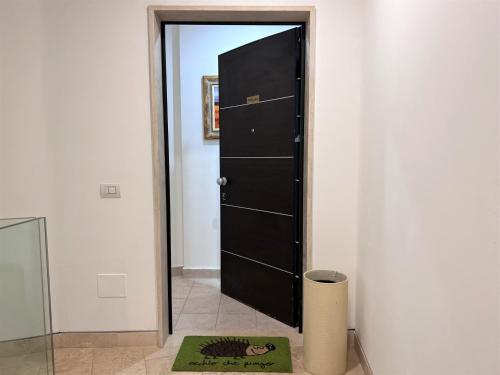 One-Bedroom Apartment image 5