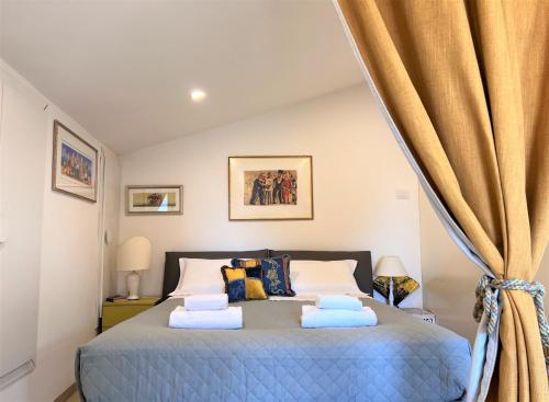 One-Bedroom Apartment image 6