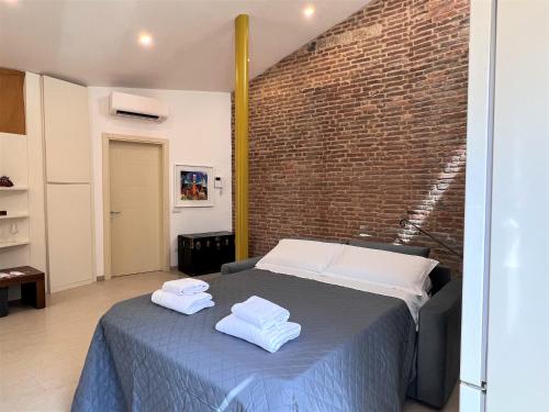 One-Bedroom Apartment image 9